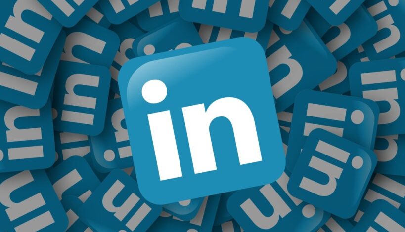 Unlocking the Power of LinkedIn: Free vs. Premium – What Sets Them Apart?
